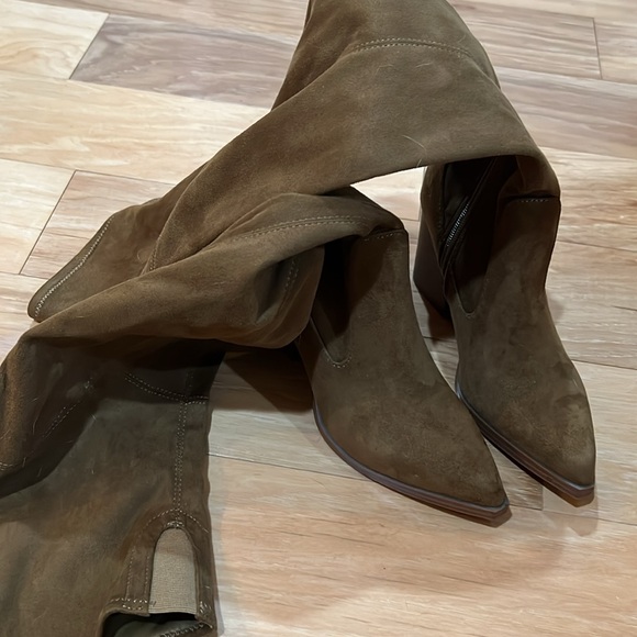 Beautiful brand new unworn brown suede Marc Fisher brown over the knee boots - Picture 8 of 8